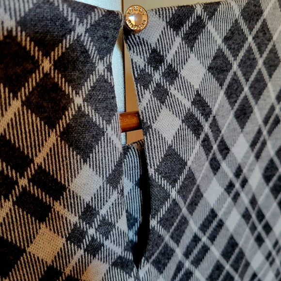 Tommy Hilfiger Gray & White Plaid Sweater Dress Size 6 - Picture 4 of 7